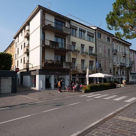 By The Lake Apartments - Centro Storico 代森扎诺-德尔加达 外观 照片
