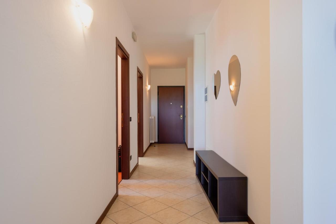 By The Lake Apartments - Centro Storico 代森扎诺-德尔加达 外观 照片