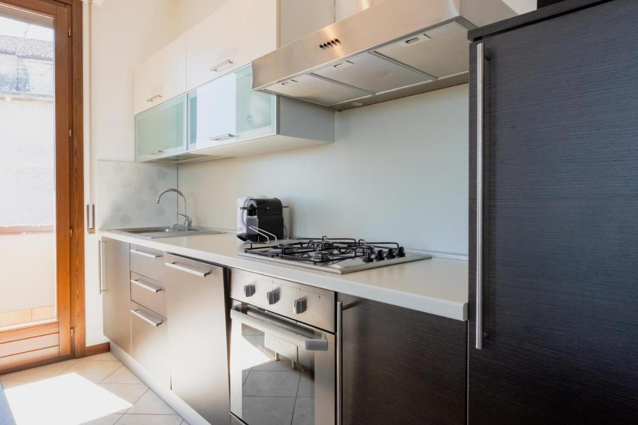 By The Lake Apartments - Centro Storico 代森扎诺-德尔加达 外观 照片