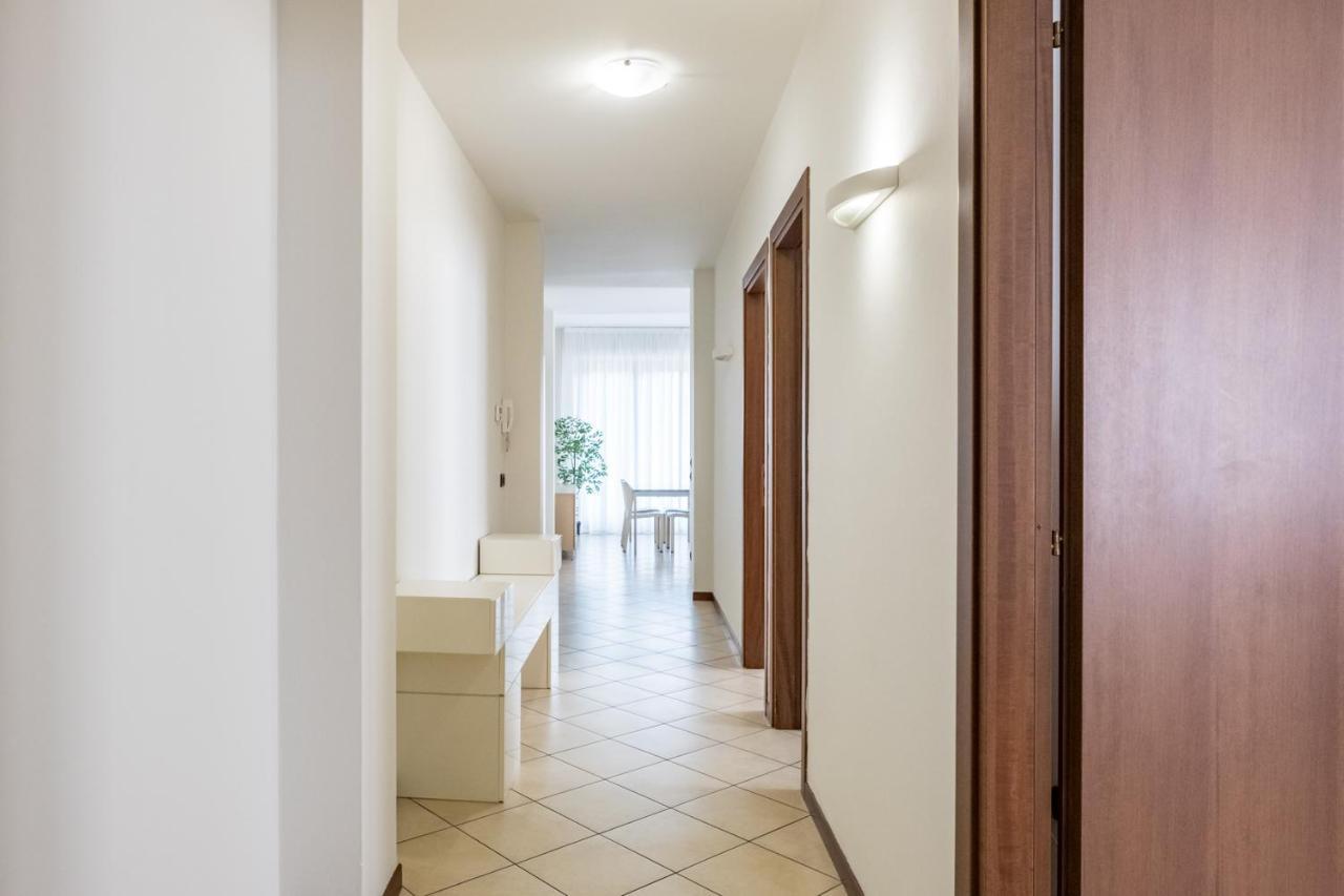 By The Lake Apartments - Centro Storico 代森扎诺-德尔加达 外观 照片