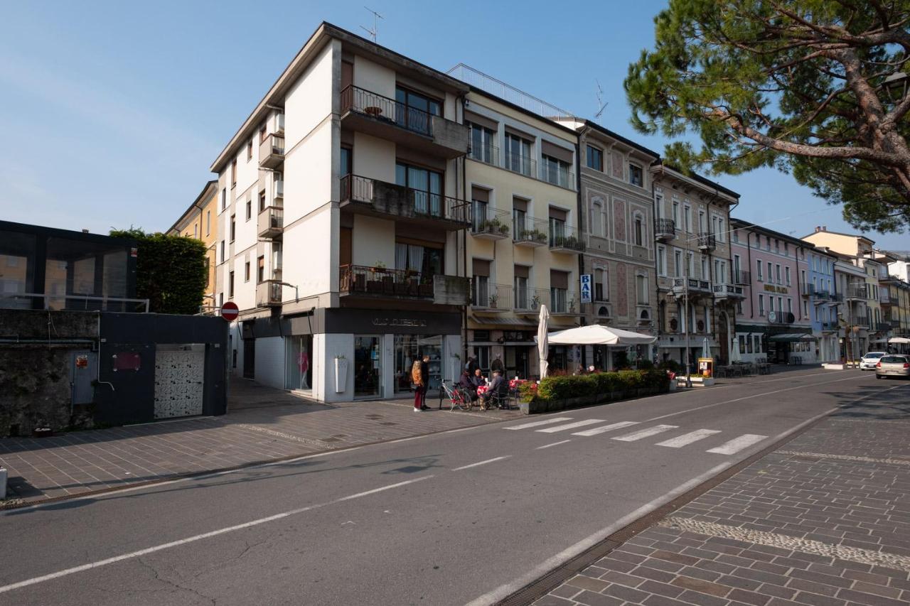 By The Lake Apartments - Centro Storico 代森扎诺-德尔加达 外观 照片
