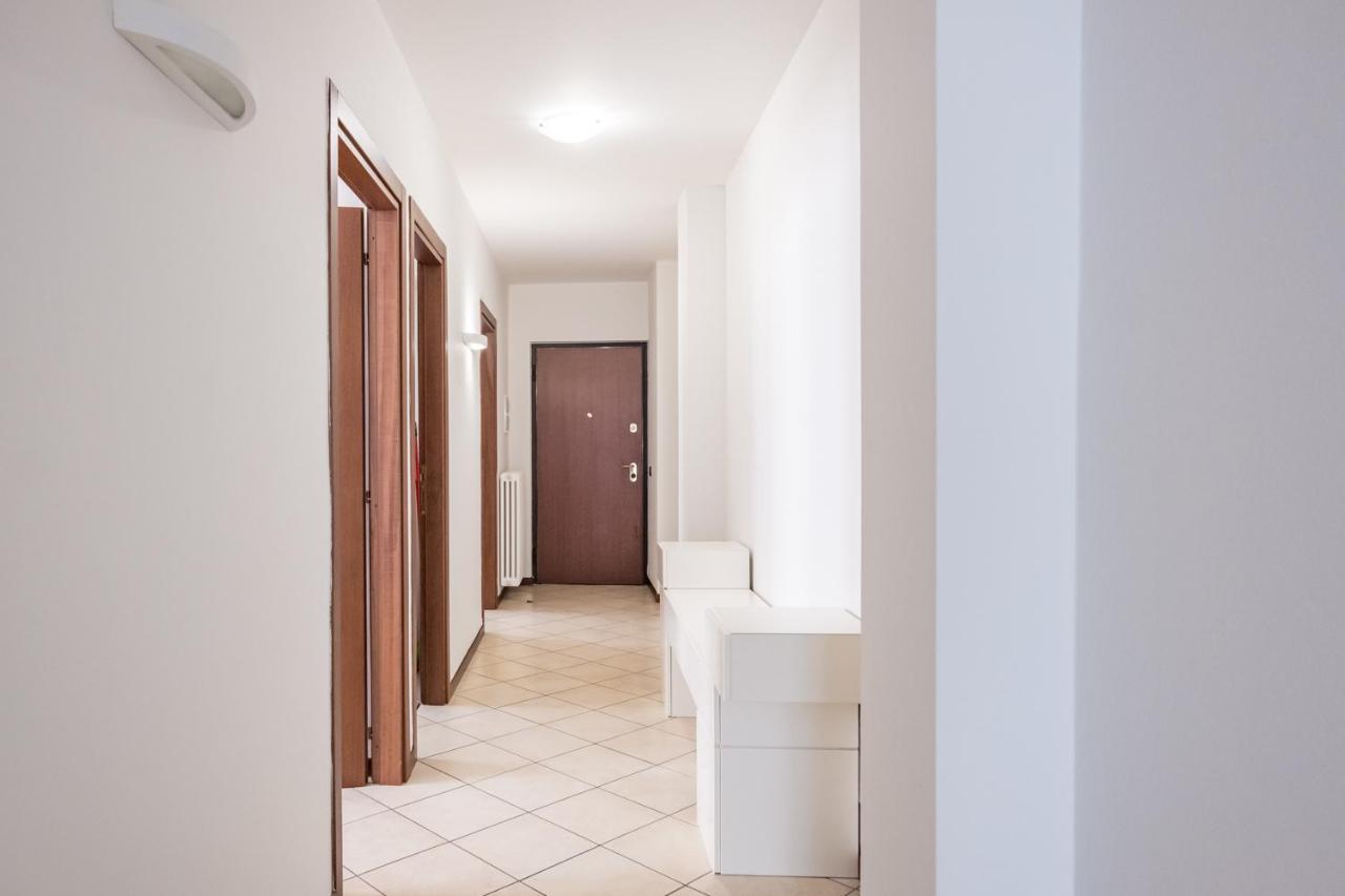 By The Lake Apartments - Centro Storico 代森扎诺-德尔加达 外观 照片